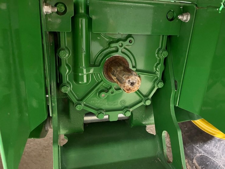 2021-john-deere-4044m-image-15