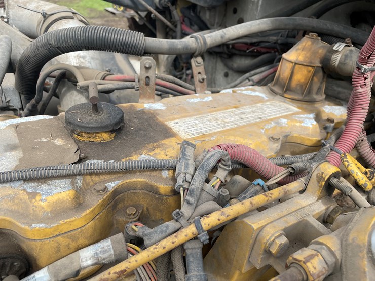 2002-freightliner-fl80-image-8