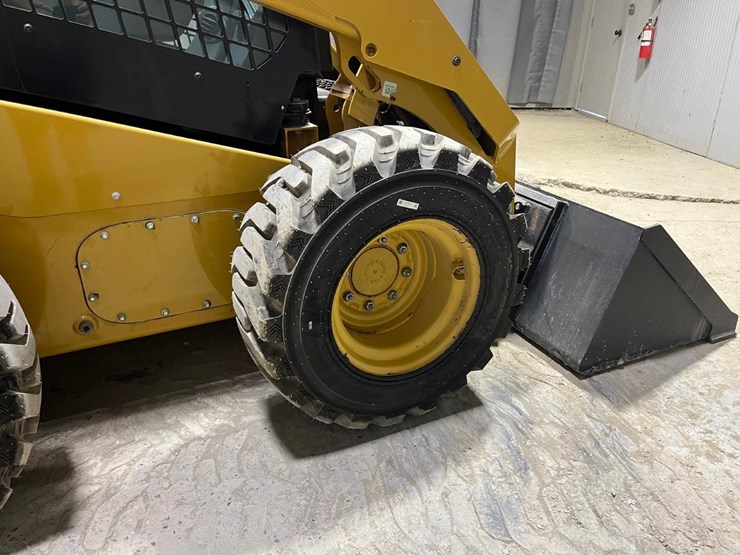 2022-caterpillar-262d3-image-19