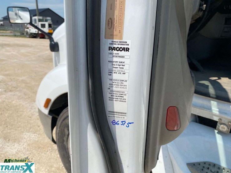 2019-peterbilt-579-image-35