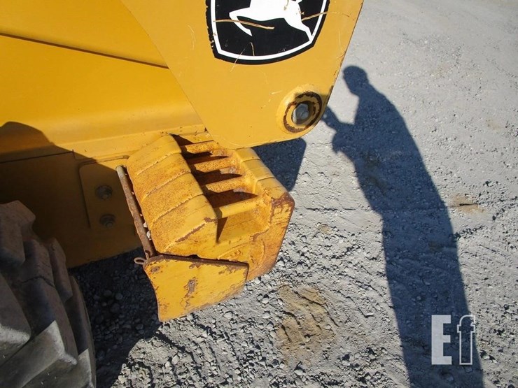 deere-320-image-4