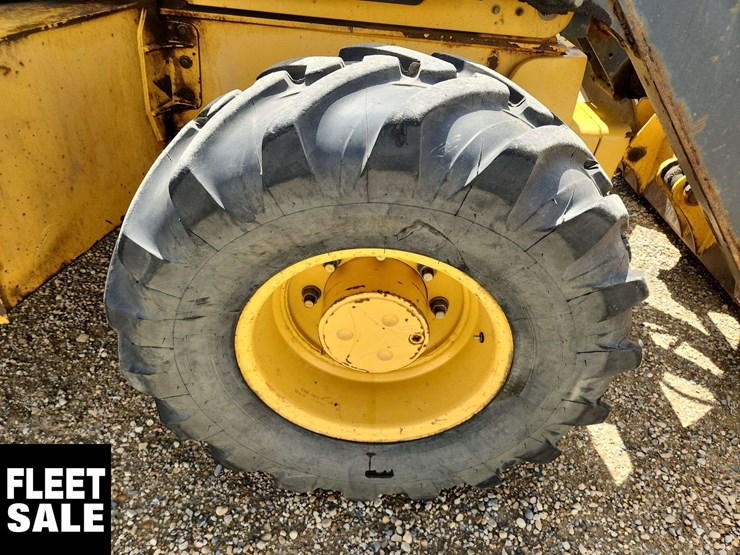 2007-deere-410j-image-16