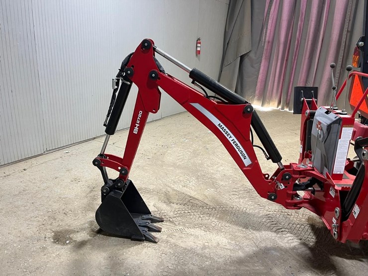 2020-massey-ferguson-gc1723eb-image-18
