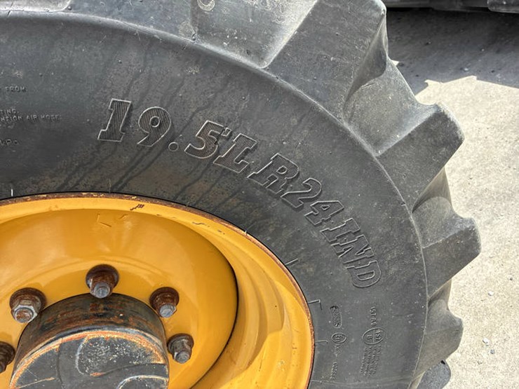 2018-caterpillar-th408d-image-52