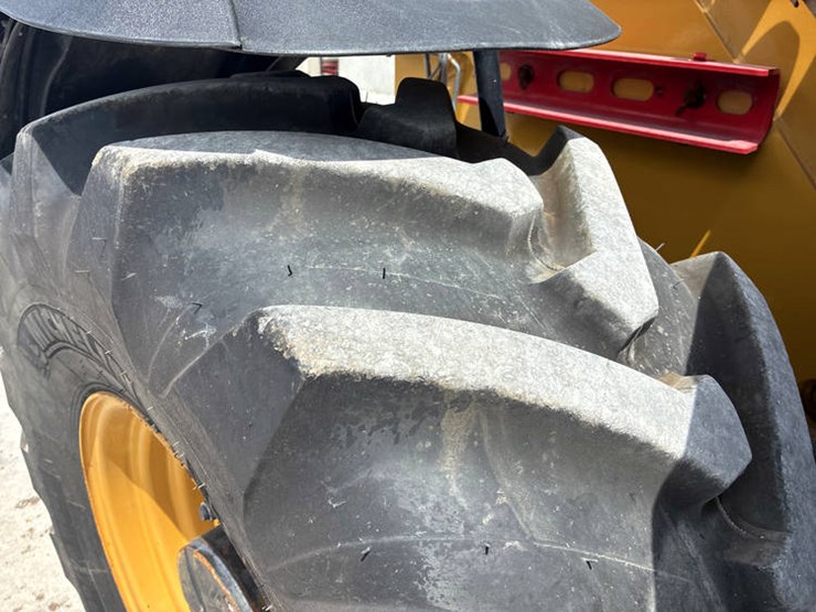 2018-caterpillar-th408d-image-59