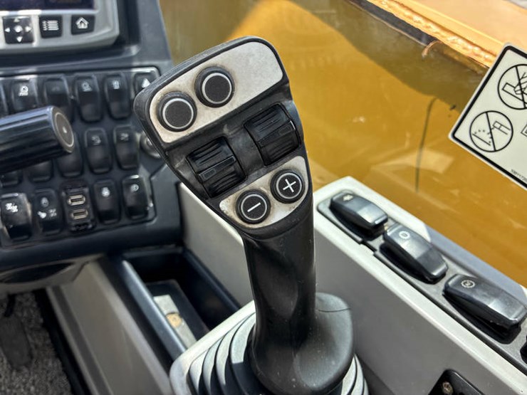 2018-caterpillar-th408d-image-82