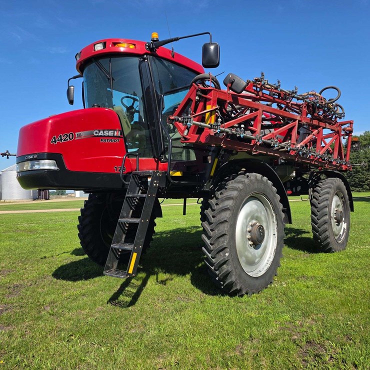 2011 Case Patriot 4420 Self Propelled Sprayer, 3,066 Hours, 120’ Booms, 1,200 Gallon Stainless Steel