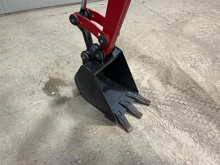 2020-massey-ferguson-gc1723eb-image-17
