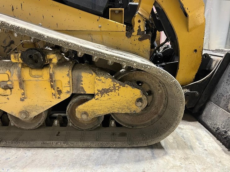2021-caterpillar-259d3-image-21