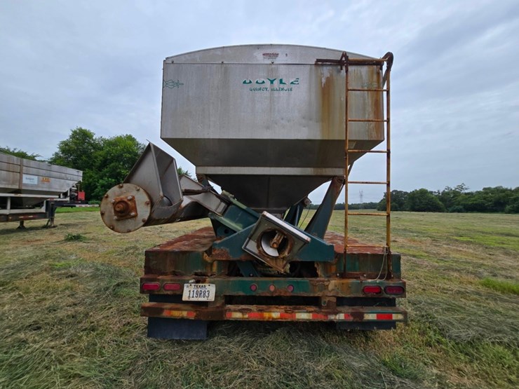 2014-doyle-dry-fertilizer-tender-trailer---kubota-diesel,-3-stainless-compartments,-side-discharge-image-12
