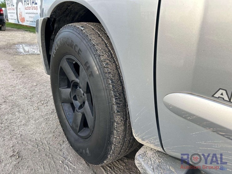 2004-nissan-armada-image-33