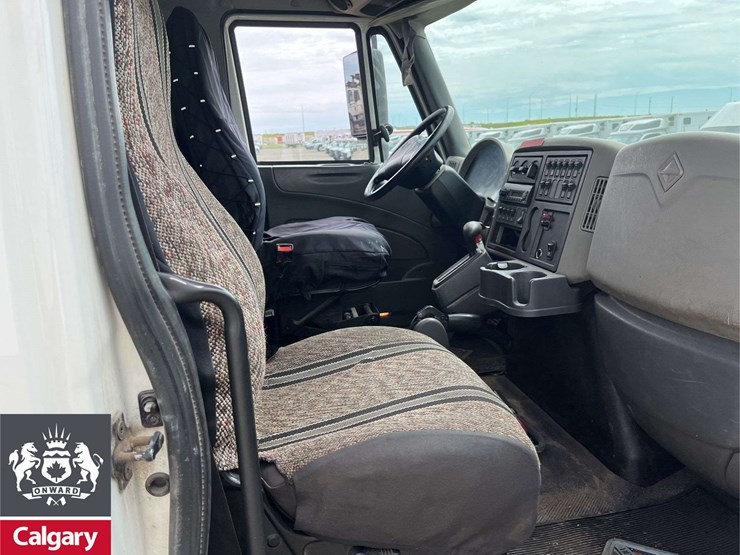 2011-international-durastar-4300-image-16