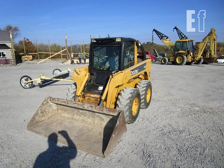 deere-320-image-2