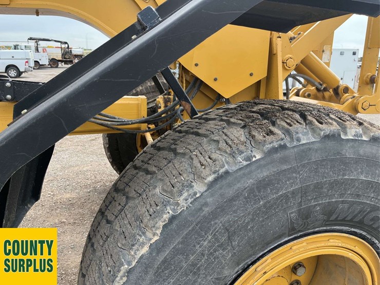 2015-caterpillar-14m-image-19