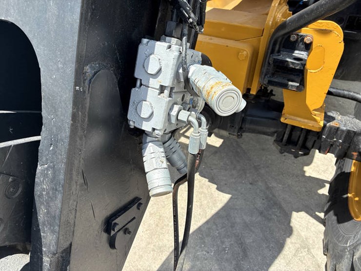 2018-caterpillar-th408d-image-19