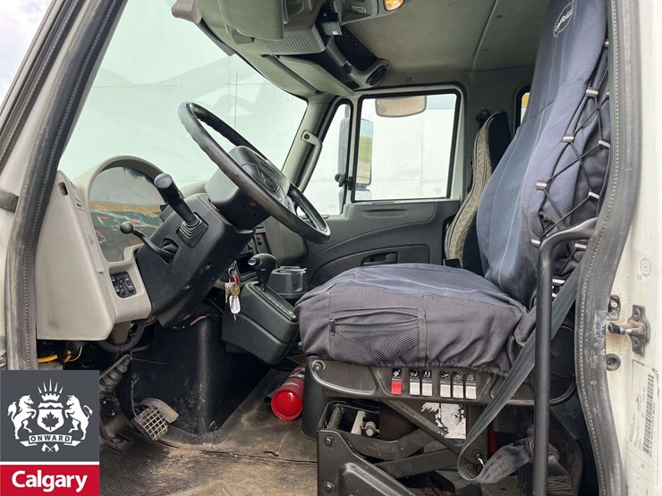 2011-international-durastar-4300-image-10