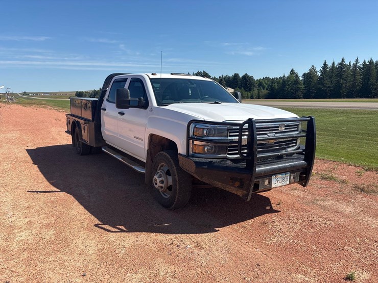 2015-chevrolet-k3500hd-image-3