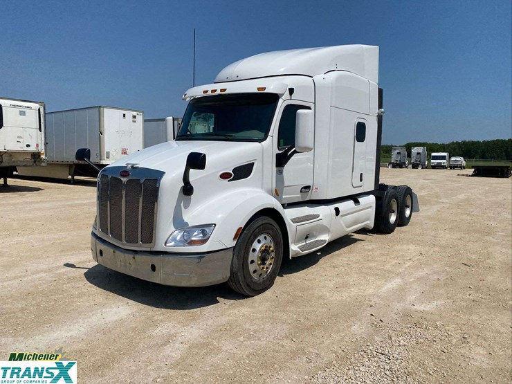 2019-peterbilt-579-image-1