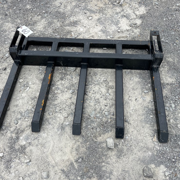 #60 • 42” BUCKET MANURE FORKS