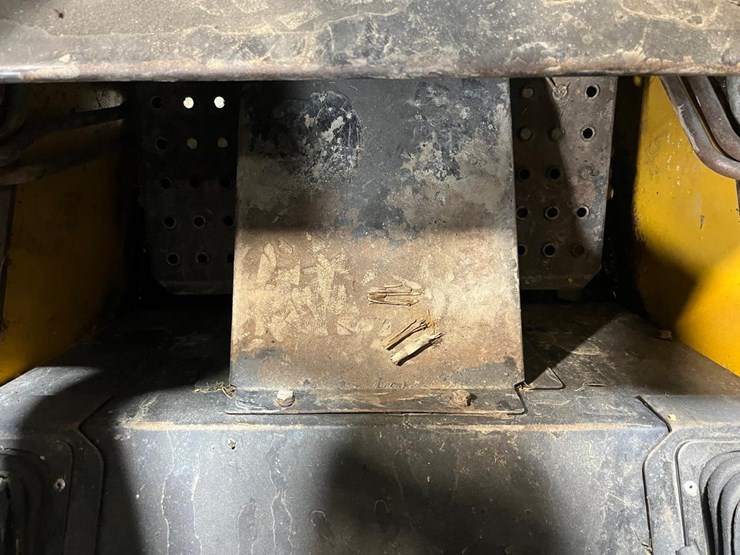 john-deere-317-image-25