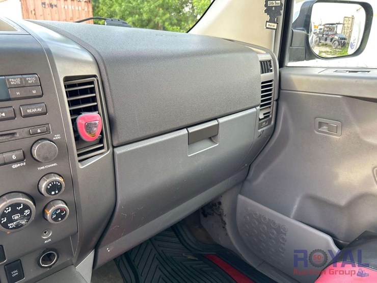 2004-nissan-armada-image-21