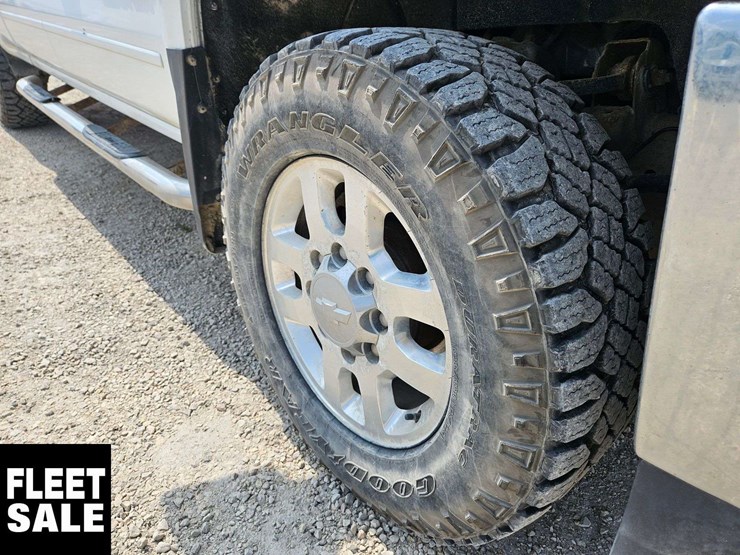 2015-chevrolet-silverado-3500hd-image-16