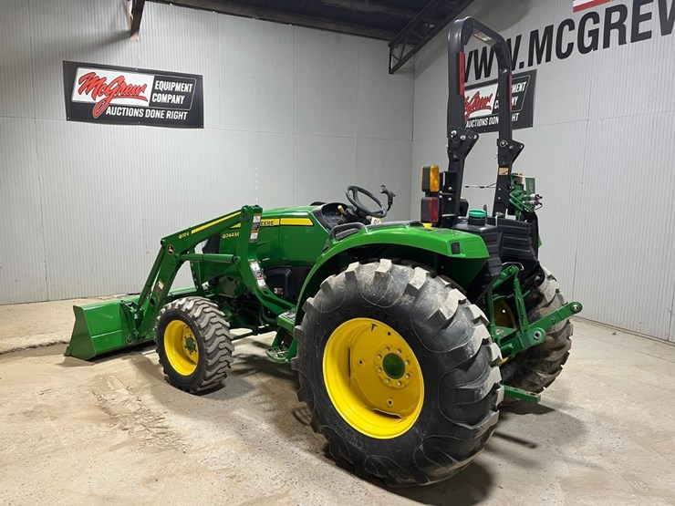 2021-john-deere-4044m-image-3