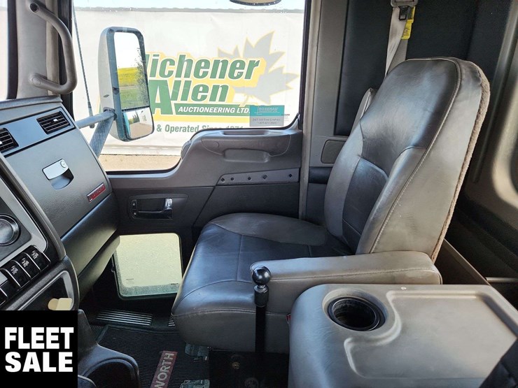 2014-kenworth-t660-image-16