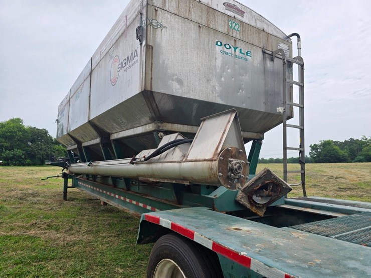2013-doyle-dry-fertilizer-tender-trailer---kubota-diesel,-3-stainless-compartments,-side-discharge-image-22