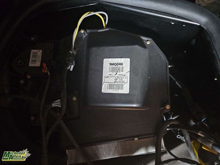 2019-peterbilt-579-image-27