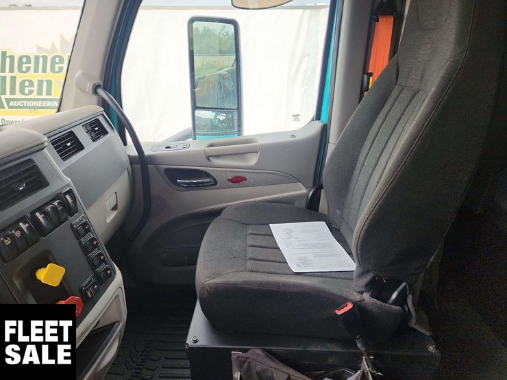 2019-peterbilt-579-image-14