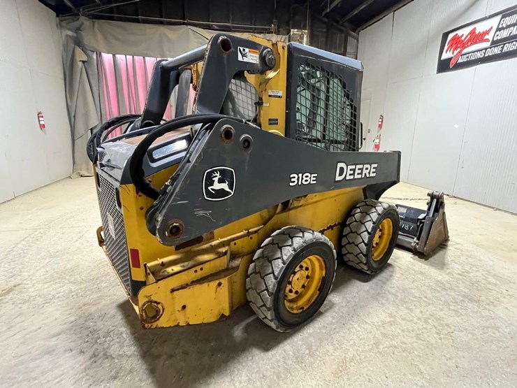 2015-deere-318e-image-5
