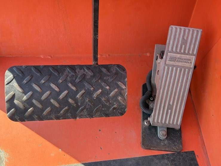2014-jlg-8042-image-14