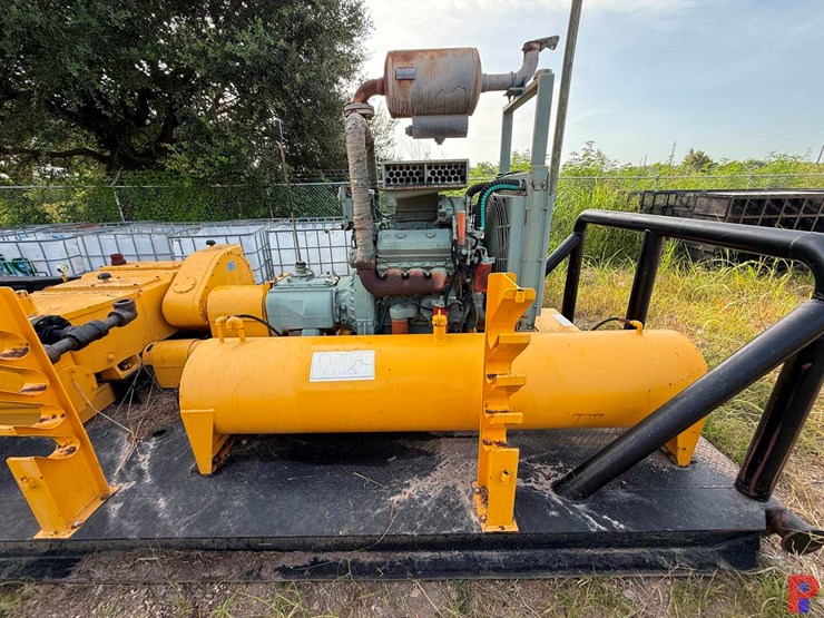 jws-165l-triplex-well-service-pump-p/b-detroit-diesel,-skidded-image-3
