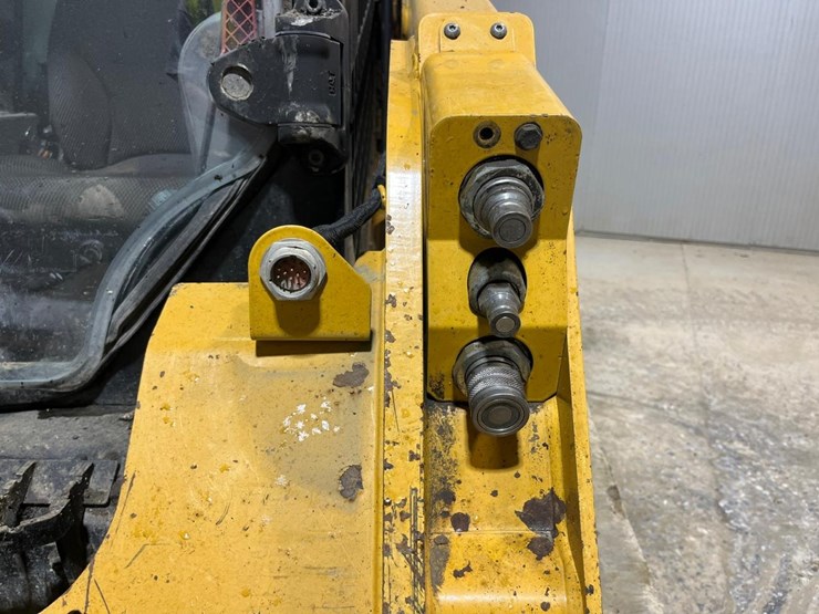 2021-caterpillar-259d3-image-11
