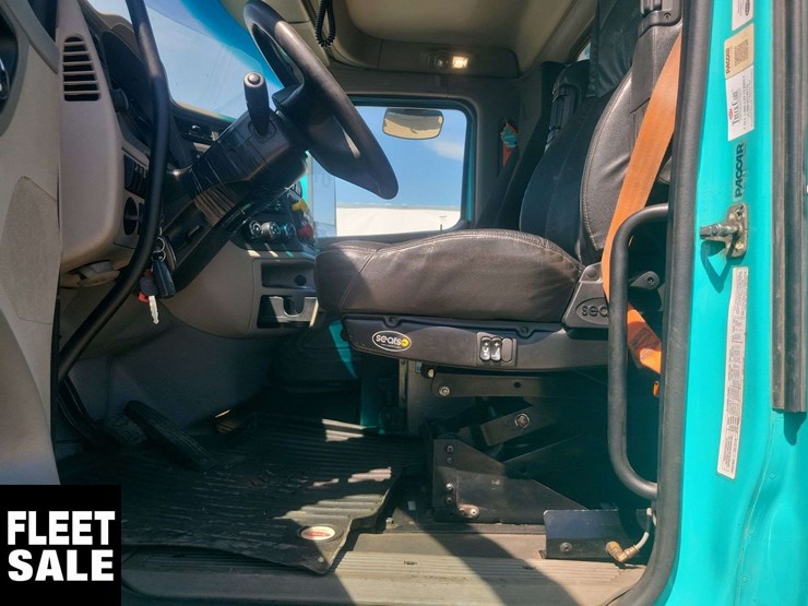 2019-peterbilt-579-image-16