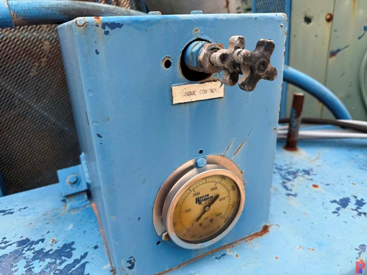 evco-85-ton-power-swivel-mtd.-on-19’-t/a-gooseneck-trailer-image-6