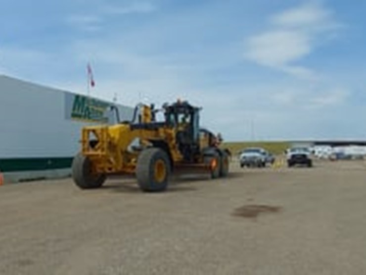 2017-caterpillar-14m-image-23