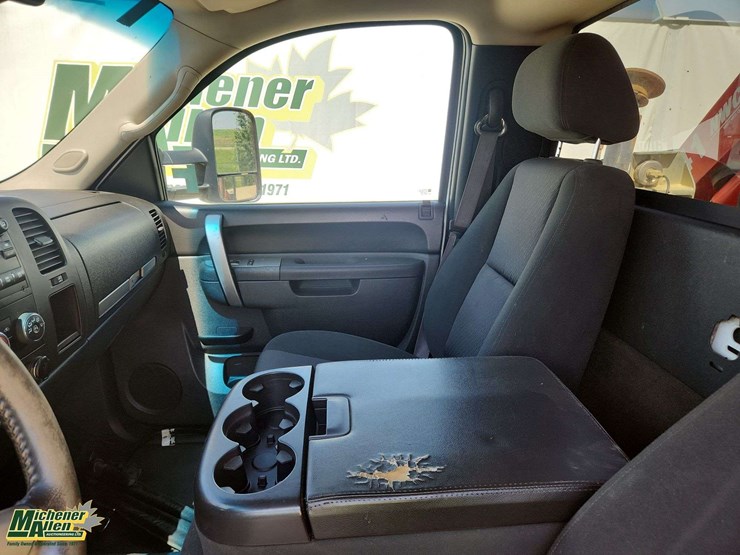 2013-chevrolet-silverado-3500hd-image-15