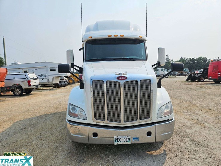 2020-peterbilt-579-image-11