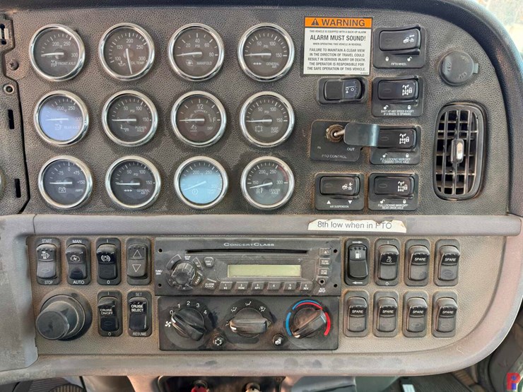 2013-peterbilt-367-image-11
