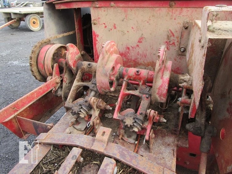 new-holland-315-image-5