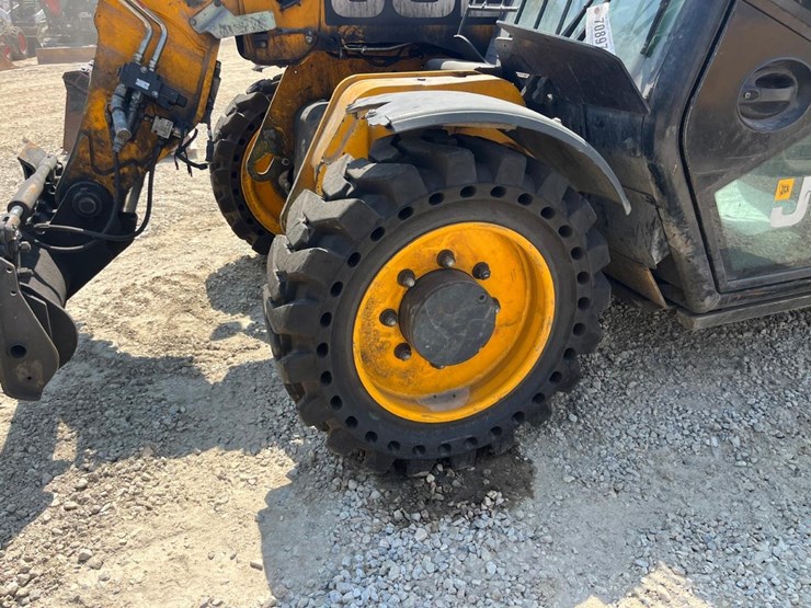 2015-jcb-525-60-image-12