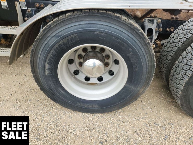 2019-peterbilt-579-image-24