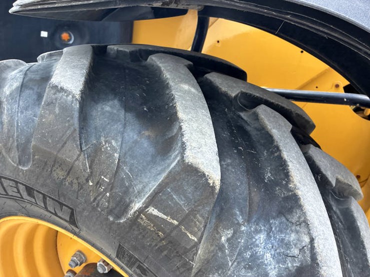 2018-caterpillar-th408d-image-63