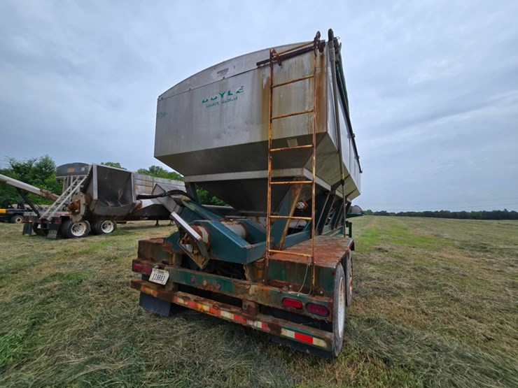 2014-doyle-dry-fertilizer-tender-trailer---kubota-diesel,-3-stainless-compartments,-side-discharge-image-14