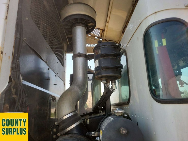 2020-peterbilt-520-image-10