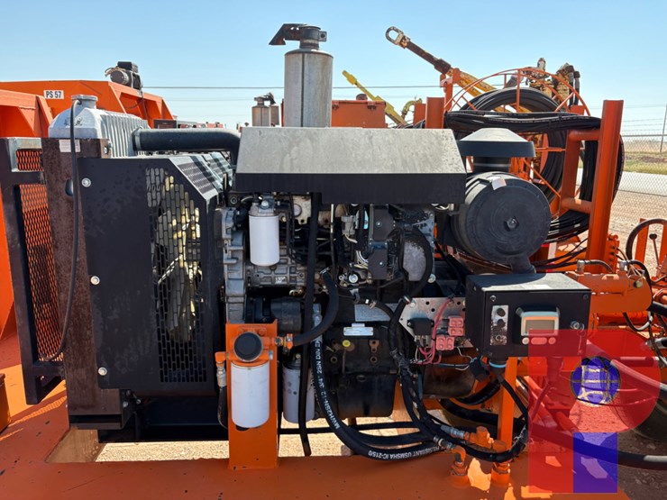 evco-85-ton-power-swivel-mounted-on-15’-t/a-gooseneck-trailer-image-3