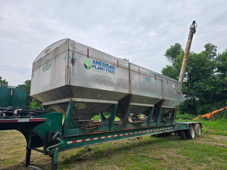 2013-doyle-dry-fertilizer-tender-trailer---kubota-diesel,-3-stainless-compartments,-side-discharge-image-9