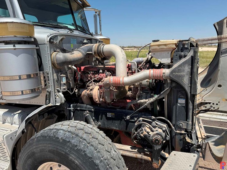2013-peterbilt-367-image-16